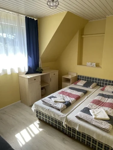 Emeleti hálószoba 1.