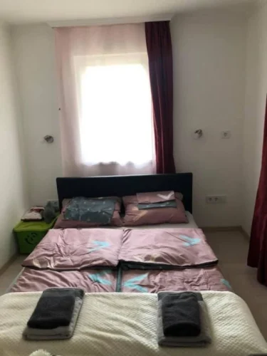 Franciaágyas hálószoba 2.