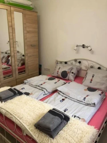 Franciaágyas hálószoba 3.