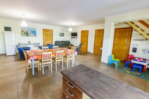 Tágas nappali étkezővel