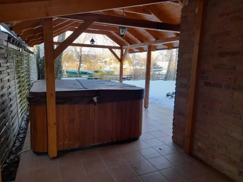 5 személyes jacuzzi a teraszon