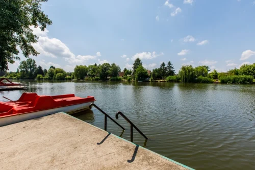 A vízibicikli is a nyaraló tartozéka (kenu előzetes egyeztetés alapján)