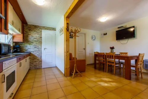 Földszint: amerikai konyhás nappali