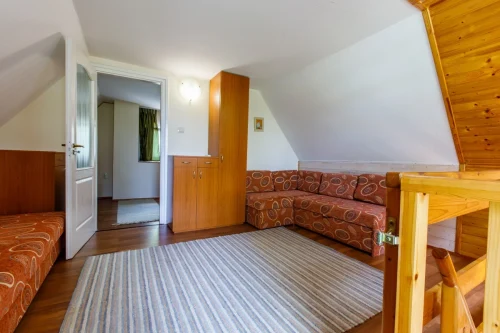 Emeleti közlekedő/háló