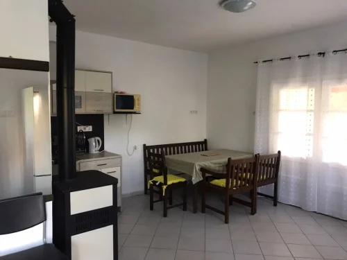 Étkező a konyhában