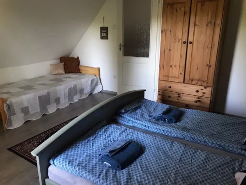 Emeleti hálószoba 1.