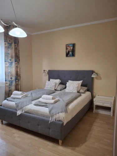 Földszinti franciaágyas szoba