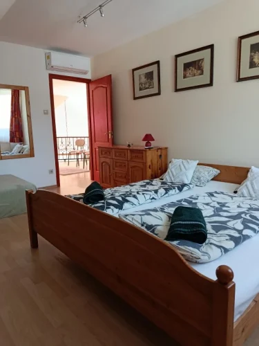 Emeleti háromágyas szoba