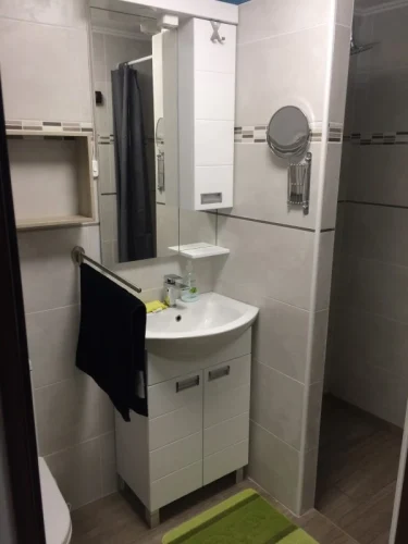 Felújított fürdőszoba a földszinten