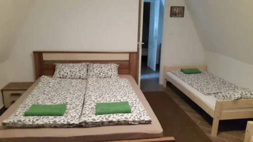 Emeleti 4 személyes szoba