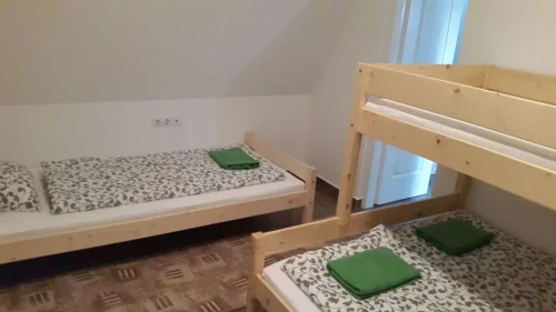 Emeleti 3 személyes szoba