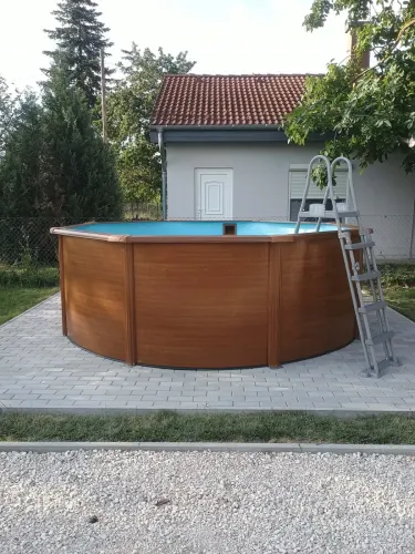 3,6 m átmérőjű medence