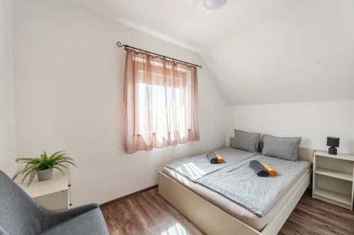 Vízpartra néző franciaágyas szoba