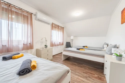 Emeleti négyágyas szoba