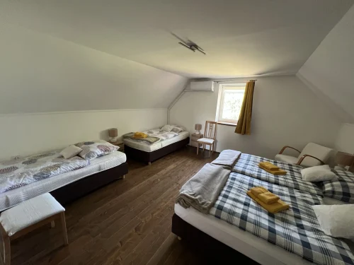 Nagy épület: négyszemélyes hálószoba