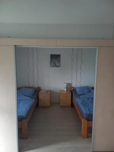 Tolóajtóval elszeparálható hálófülke II. 