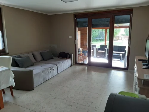 Teraszkapcsolatos nappali