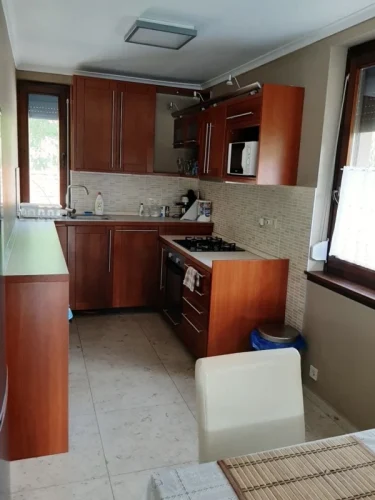 Étkező és teljesen felszerelt konyha