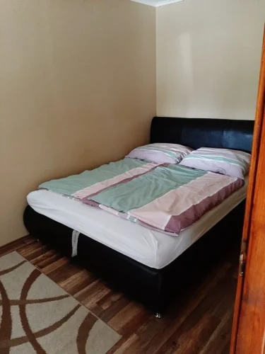 Franciaágyas hálószoba