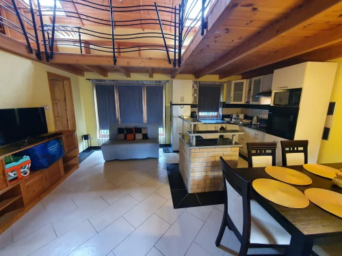 Nappali, konyha, étkező