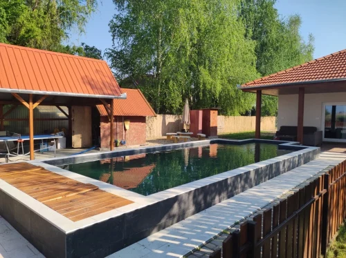 Szalonnasütögető és fedett pingpong lehetőség