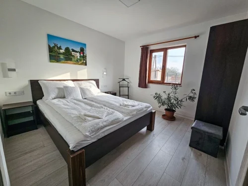 Franciaágyas hálószoba