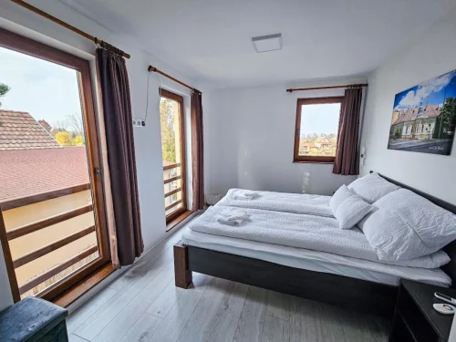 Franciaágyas hálószoba az emeleten