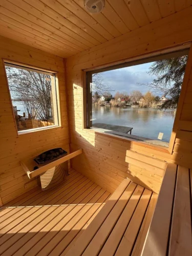 Hangulatos finn szauna gyönyörű kilátással a vízpartra