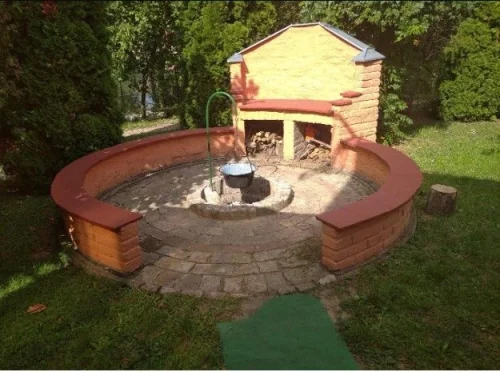 Bográcsozó és szalonnasütő