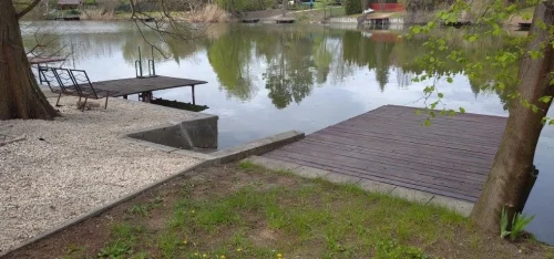 A nyaralóhoz tartozó két móló