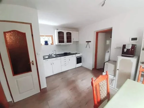 Földszint: konyha, étkező