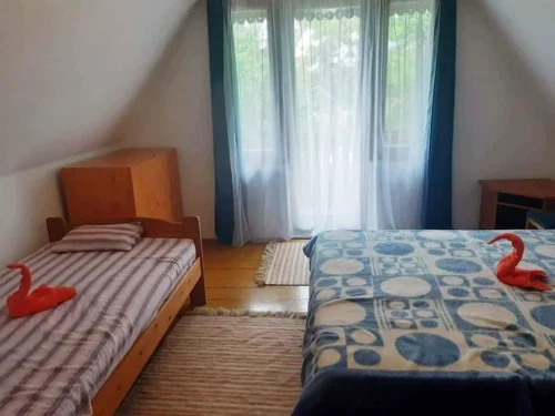 Emeleti franciaágyas szoba I.