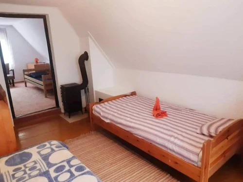 Emeleti franciaágyas szoba II.