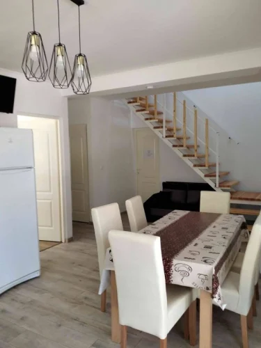 Étkező és földszinti hálószoba