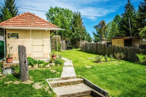 Saját, elkerített vízparti telek