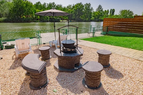 Kerti sütögető és napozóágyak