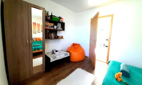 Hálószoba szekrénnyel