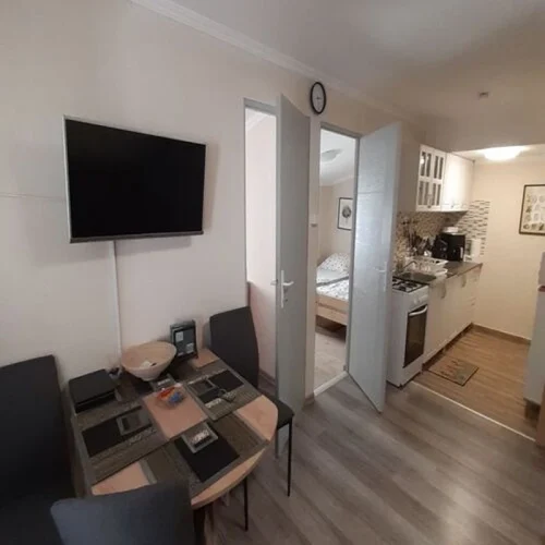 Nappaliból nyíló hálószobák és konyha