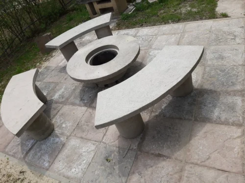 Szalonnasütögető a kertben