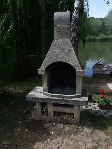 Grillező az udvaron