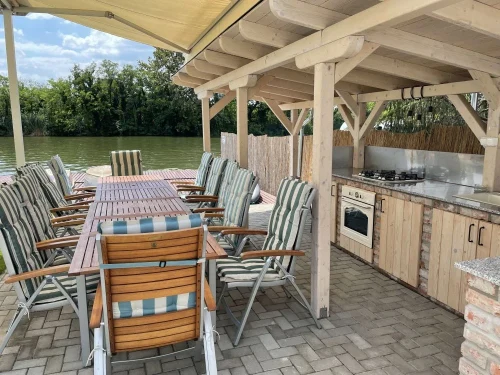 Teljesen felszerelt nyári konyha