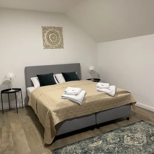 Nagy hálószoba franciaággyal