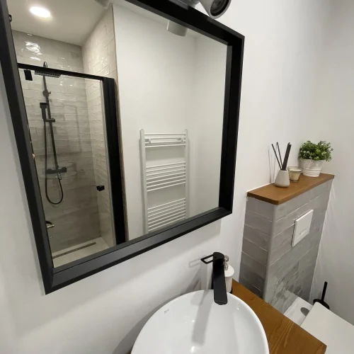 Minden hálószobához saját, zuhanyzós fürdőszoba